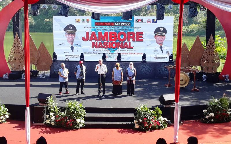 Gubernur Jawa Tengah, Ganjar Pranowo (tengah), memberikan sambutan kepada peserta kegiatan Jambore Nasional PAKSI dan API tahun 2022 pada Jumat (20/5/2022). - Bisnis/Muhammad Faisal Nur Ikhsan.
