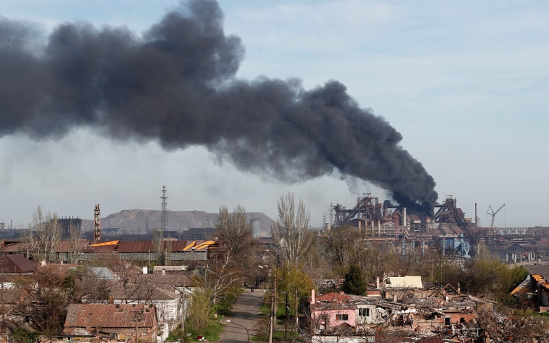 Misil Rusia membombardir pabrik baja Azovstal di Mariupol, Ukraina - New York Times