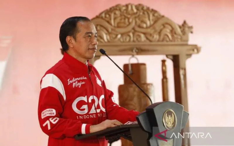 Presiden RI Joko Widodo menyampaikan pengarahan pada pembukaan Rakernas V Projo di Magelang, Sabtu (21/5/2022). - Antara/Heru Suyitno.