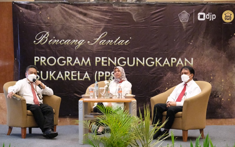 Kepala Kanwil DJP Jawa Barat I Erna Sulistyowati (tengah) saat hadir dalam sosialisasi tentang Program Pengungkapan Sukarela (PPS) sesuai Undang/undang Harmonisasi Peraturan Perpajakan (UU HPP) Nomor 7 Tahun 2021.