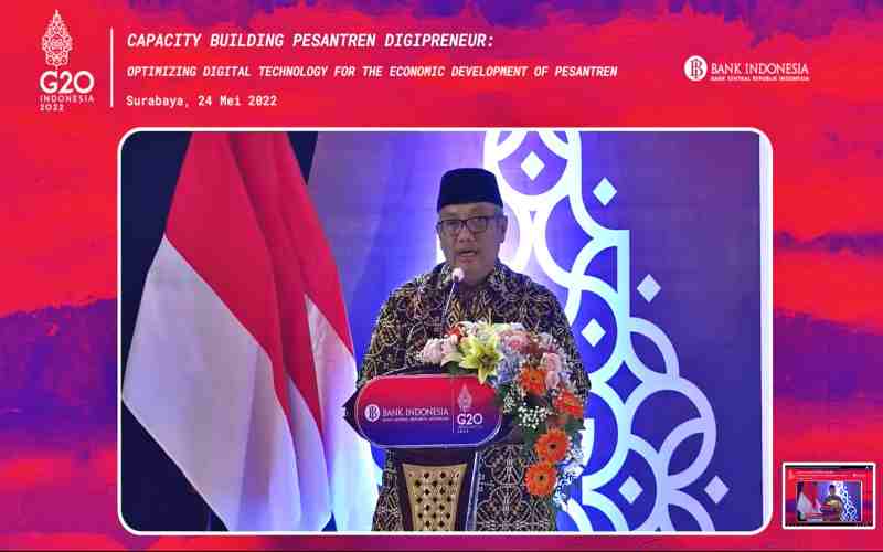 Kepala Perwakilan Bank Indonesia Jawa Timur Budi Hanoto saat memberikan sambutan Capacity Building Pesantren Digipreneur secara virtual pada Selasa (24/5 - 2022). Tangkapan Layar Youtube Channel. 