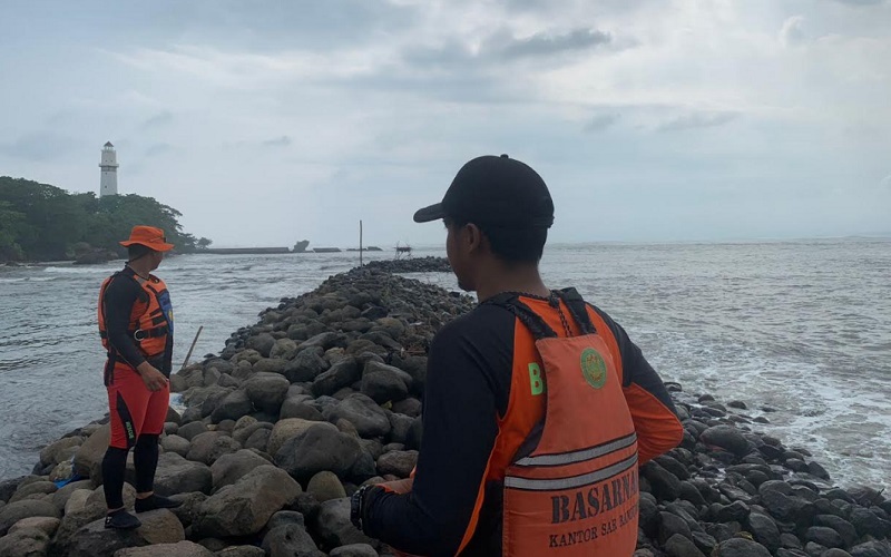 Tim SAR masih melakukan pencarian seorang nelayan yang hilang di Perairan Sayang Heulang, Kecamatan Pameungpeuk, Kabupaten Garut.