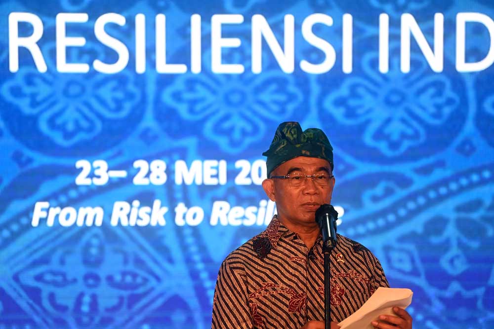 Menko PMK Muhadjir Effendy memberikan sambutan sebelum meresmikan Rumah Resiliensi Indonesia dalam rangkaian Global Platform for Disaster Risk Reduction (GPDRR) 2022 di Nusa Dua, Bali, Senin (23/5/2022). ANTARA FOTO - Akbar Nugroho Gumay