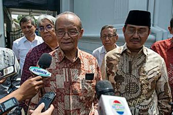 Mantan Ketua Umum PP Muhammadiyah Buya Syafi'i Maarif (kiri depan) - Antara/Widodo AS