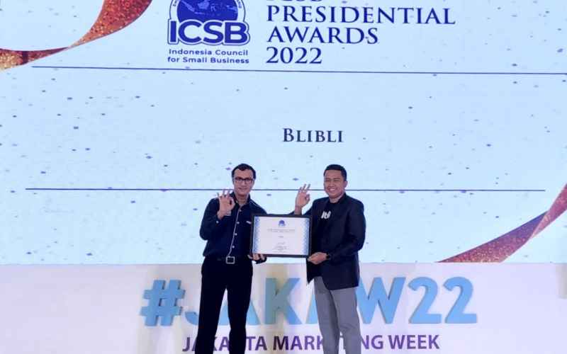 Blibli menerima penghargaan ICSB Presidential Award 2022 dari Indonesia Council for Small Business (ICSB) sebagai apresiasi atas kinerja Blibli dalam memberikan kontribusi yang signifikan terhadap pengembangan UMKM di Indonesia - Blibli