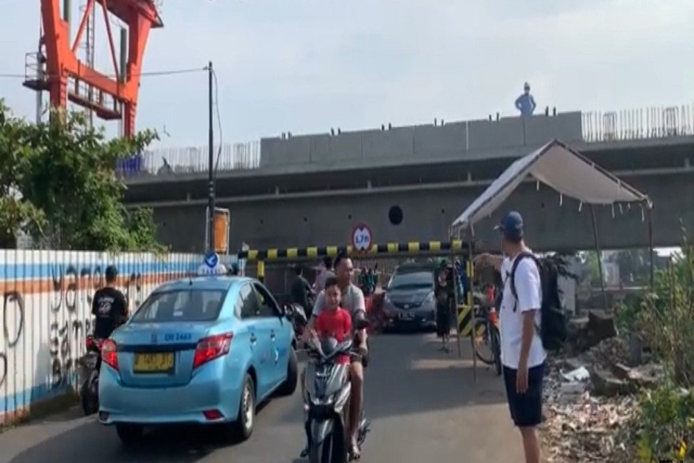 Ini Penjelasan KCIC Soal Viral Girder Box Kereta Cepat Pepet Jembatan di Bekasi