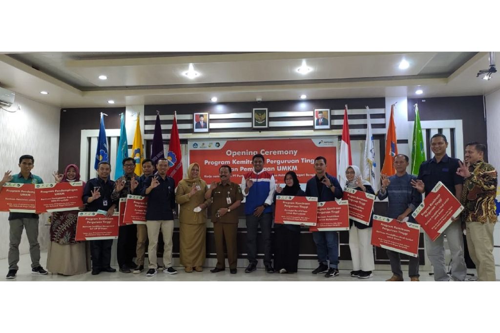 Foto: Acara peresmian kemitraan PHR WK Rokan dan Politeknik Bengkalis di Auditorium Kampus Polbeng, Bengkalis, pada Selasa (14 - 6), yang dihadiri oleh Asisten Perekonomian dan Pembangunan Setdakab Bengkalis Heri Indra (tengah) mewakili bupati.