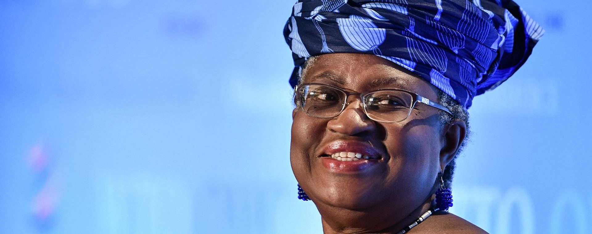 Direktur Jenderal WTO Ngozi Okonjo-Iwaela bergulat mencari 'suara bulat' di WTO. Konferensi Tingkat Menteri (KTM) ke-12 World Trade Organization (WTO) diwarnai dengan perdebatan yang alot dan panjang untuk meraih suara bulat.  - Bloomberg