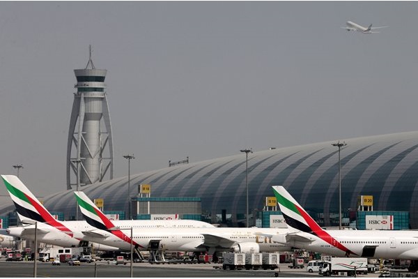 Emirates Sediakan Layanan Check In di Rumah  - Reuters/Ashraf Mohammad