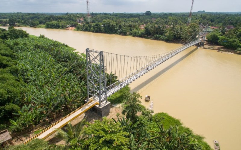 Salah satu jembatan gantung yang dibangun oleh Kementerian Pekerjaan Umum dan Perumahan Rakyat. - Kementerian PUPR