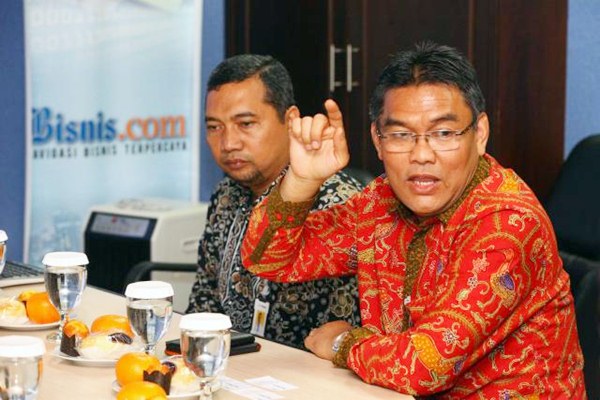 Irvandi Gustari (kanan) dalam jabatan sebelumnya saat berkunjung ke Wisma Bisnis Indonesia. - JIBI/Dwi Prasetya