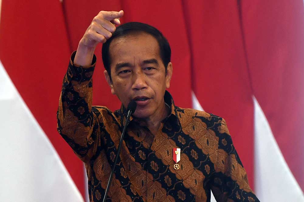 Jokowi kembali mengingatkan jajarannya untuk peka dan waspada terhadap kondisi global yang memburuk, salah satunya dengan memprioritaskan belanja produk dalam negeri  -  ANTARA FOTO / Akbar Nugroho Gumay