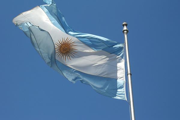 Inflasi Meroket, Suku Bunga Acuan Argentina Dikerek Jadi 52 Persen