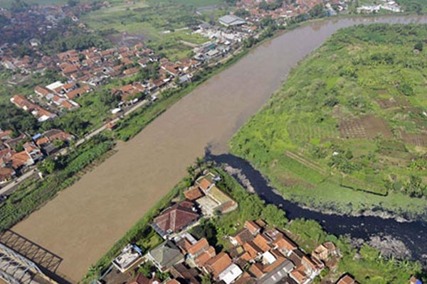 Polisi Sebut Mobil Tenggelam di Sungai Citarum Bawa Duit Rp70 Juta