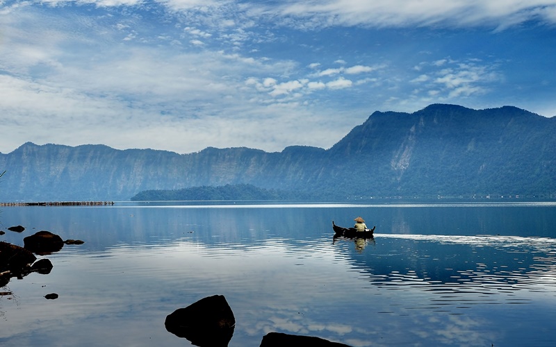 These are the 10 deepest lakes in the world, one of which is in Sulawesi