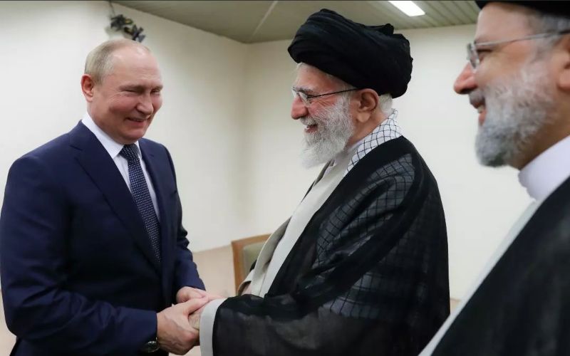 Hadapi Sanksi Barat, Putin Temui Ayatollah Ali Khamenei