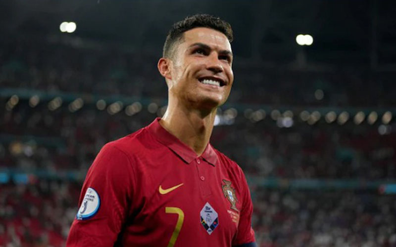 Kapten Timnas Portugal Cristiano Ronaldo  -  UEFA.com