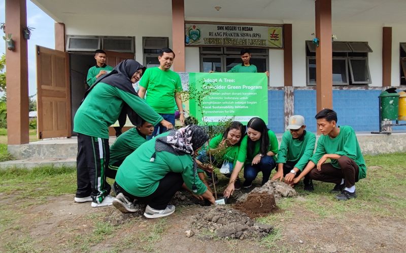 Schneider Kembali Gandeng SMK Guna Promosikan Lingkungan Sekolah Hijau