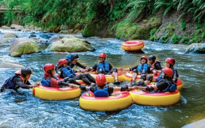 Tiga Spot River Tubing Rekomendasi Smiling West Java