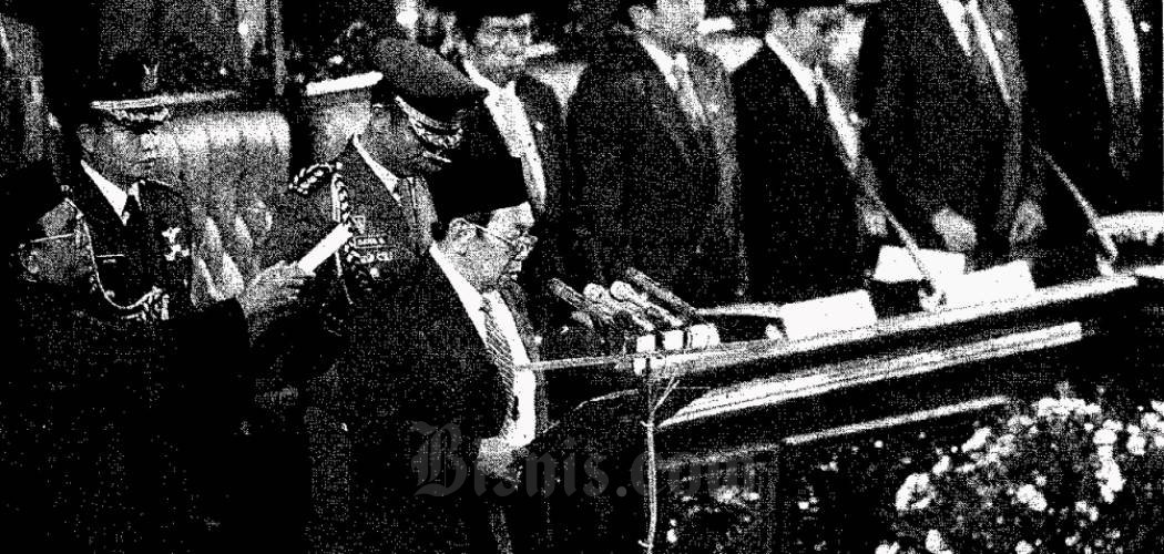 Abdurrahman Wahid diambil sumpah sebagai presiden dalam Sidang Istimewa MPR pada 20 Oktober 1999. - Dok Bisnis Indonesia 