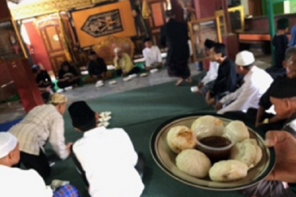 Menengok Tradisi Rebo Wekasan di Kabupaten Cirebon, Ngapem hingga Tawurji