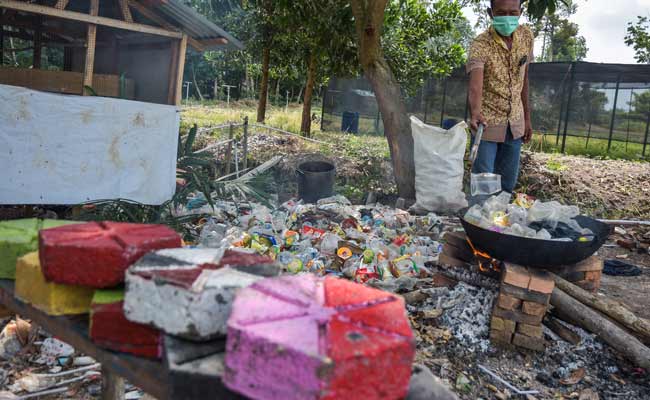 PAVING BLOK LIMBAH PLASTIK - Bisnis.com