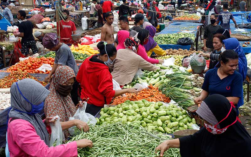 PASAR TRADISIONAL SULIT TERAPKAN JAGA JARAK Bisnis com