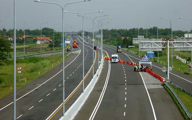 PUTAR BALIK KENDARAAN DI TOL  PEJAGAN PEMALANG  Bisnis com