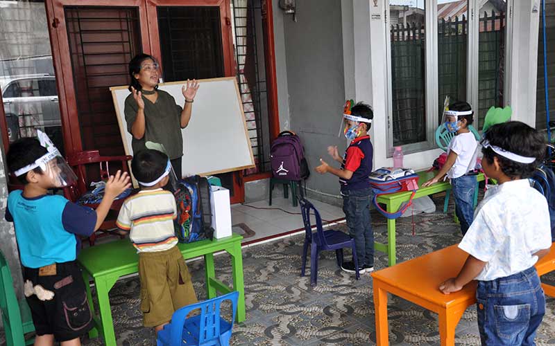 Guru TK di Medan Datangi Satu Per Satu Rumah Murid Untuk 