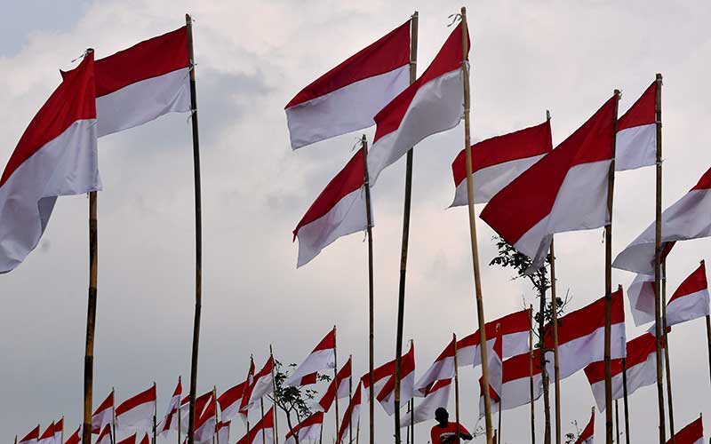 Sambut HUT RI Ke-75, Warga di Jawa Timur Gelar Pesta Ribuan Bendera Merah Putih - Bisnis.com