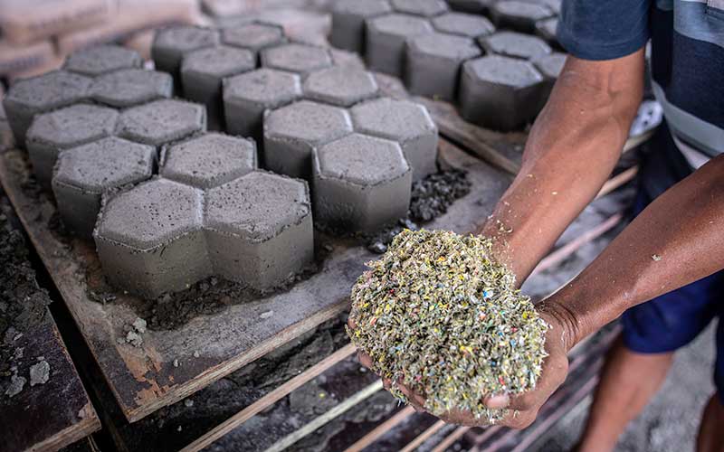 Pembuatan Paving Blok Dari Sampah Plastik Bisnis com