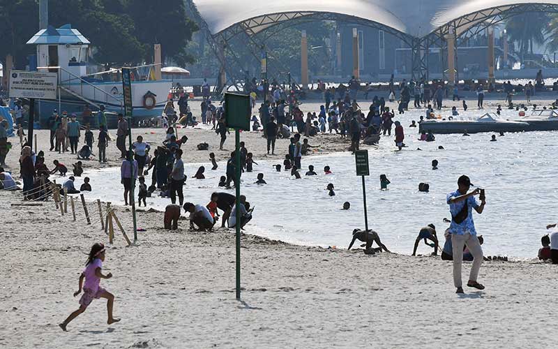 Pantai Ancol Kembali Dipadati Wisatawan saat Akhir Pekan ...