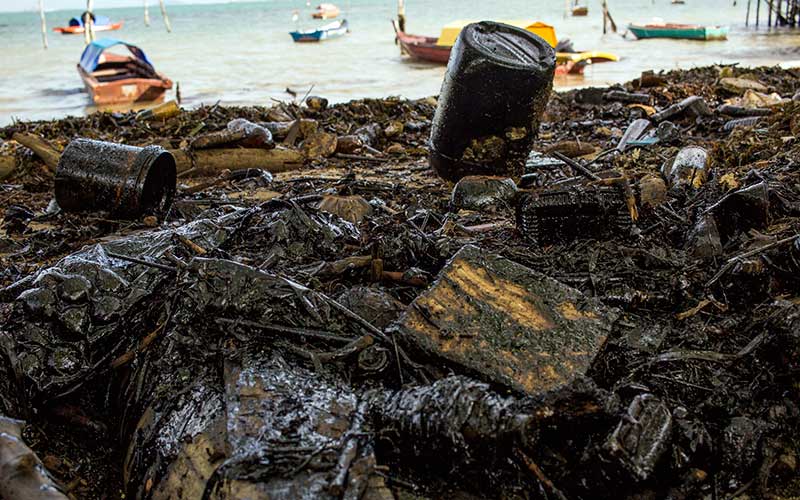 Limbah Minyak Hitam Cemari Pantai Utara Pulau Batam Di Kepulauan Riau 7020