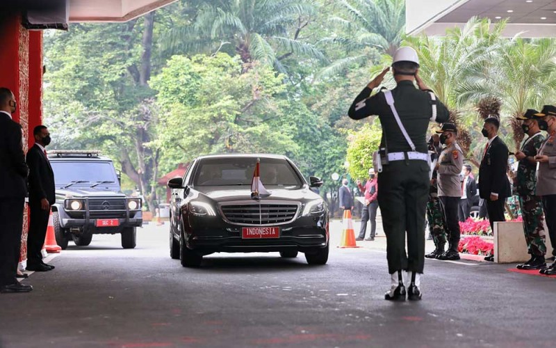 Presiden Joko Widodo tiba di Komplek Parlemen untuk mengikuti sidang tahunan MPR dan Sidang Bersama DPR-DPD di Jakarta, Selasa (16/8/2022). Bisnis/Eusebio Chrysnamurti
