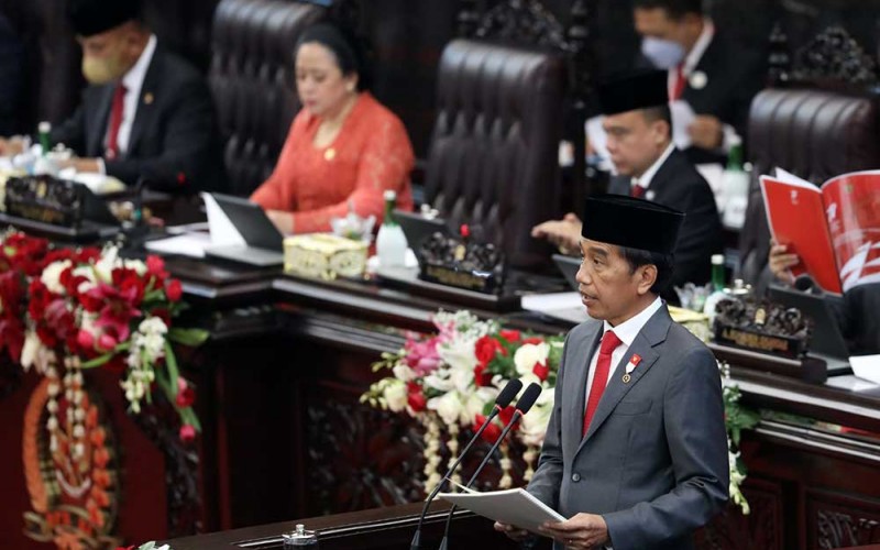 Presiden Joko Widodo menyampaikan pidato pengantar RUU APBN tahun anggaran 2023 beserta nota keuangannya pada pembukaan masa persidangan I DPR tahun 2022-2023 di Kompleks Parlemen, Senayan, Jakarta, Selasa (16/8/2022). Bisnis