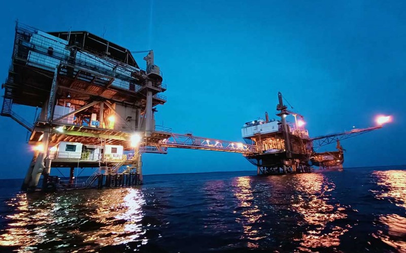 Sumur minyak milik PT Imbang Tata Alam (ITA) yang berada di WK Malacca Strait, Riau, Selasa (16/8/2022). Sumur ini bernama Lalang Platform (LP). ITA satu-satunya Kontraktor Kontrak Kerjasama (KKKS) yang mengoperasikan sumur minyak Offshore di Provinsi Riau. Bisnis