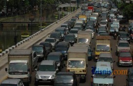 LIBUR WAISAK: Kendaraan Mengular di Gerbang Tol Ciawi