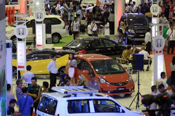 BISNIS OTOMOTIF  Pasar Mobil Dipatok Tumbuh 15 per Tahun 