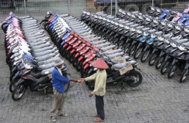 LEBARAN 2014: Honda Motor Bagikan 1.900 Paket Sembako