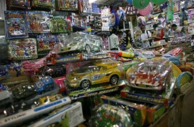 Pasar Mainan Anak Ramai Akhir Pekan