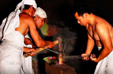 PEMBUAT KERIS: Keturunan Empu Supo Lestarikan Budaya di Desa Girirejo