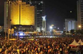 JAKARTA NIGHT FESTIVAL 2015: Panggung di Monas Mulai Dipasang