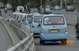 PREMIUM TURUN Rp900/Liter: Sopir Angkot Enggan Turunkan Tarif