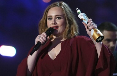 GRAMMY AWARDS: "Hello" Adele Gebrak Panggung Grammy