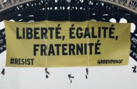 Aktivis Greenpeace Pasang Spanduk di Eiffel Tolak Marine Le Pen