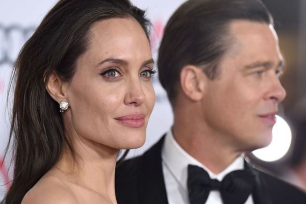 Angelina Jolie dan Brad Pitt - redbookmag.com