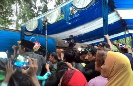 Ratusan Orang Antar Jenazah Julia Perez ke TPU Pondok Rangon