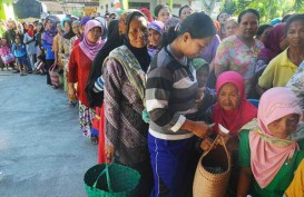 Toba Pulp Lestari Salurkan 500 Paket Sembako di Tapanuli Selatan