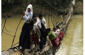 Jembatan Comal Dibongkar, Pemerintah Siapkan Jalur Darurat