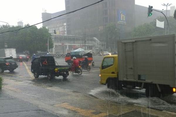 Jakarta diguyur hujan - Antara